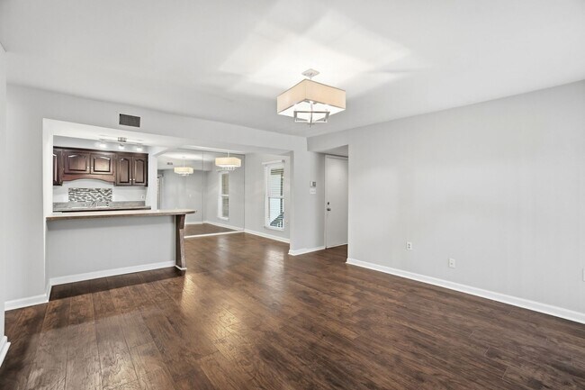 Building Photo - Spacious Condo • Pool Community • Prime Location