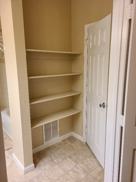 Building Photo - 7462 S Quail Cir