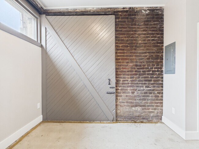 Building Photo - 7 E Franklin St