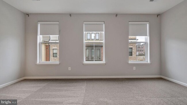 Building Photo - 513 Riversail Ln