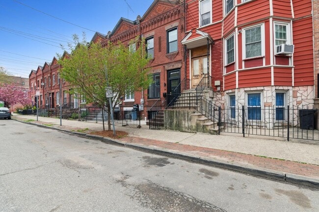 Building Photo - 36 Park St