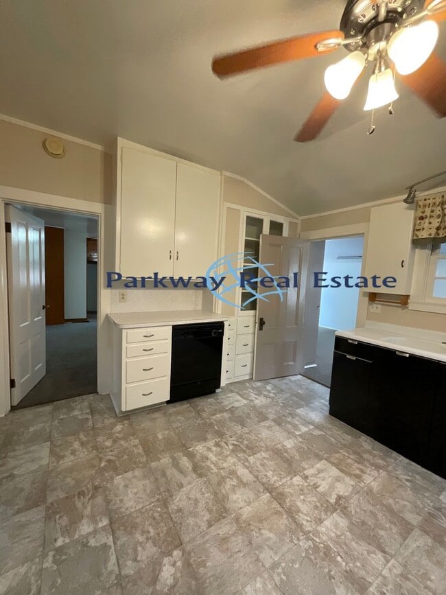 Building Photo - Charming 3 Bedroom House in East Alpine