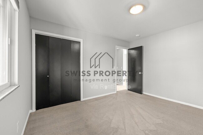 Building Photo - 1155 Edgehill Rd