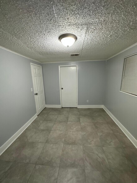 Building Photo - 1981 Hardee St