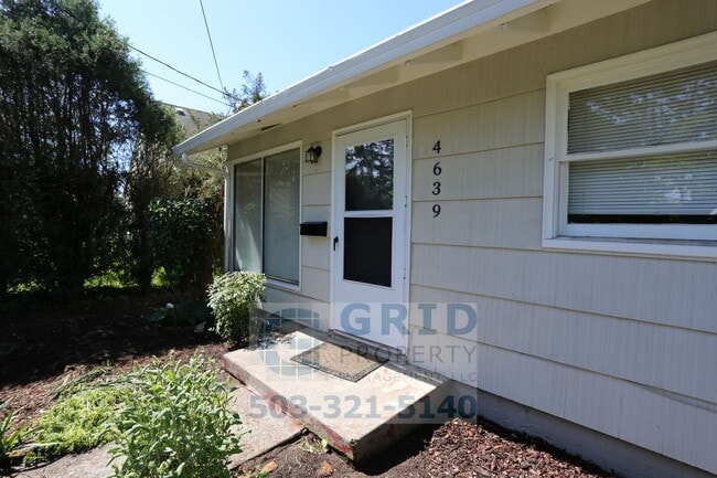 Building Photo - Beautiful, Spacious 3 Bedroom - Foster-Powell Neighborhood