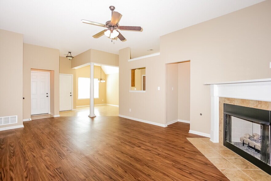 Building Photo - 7916 Ridgedale Dr
