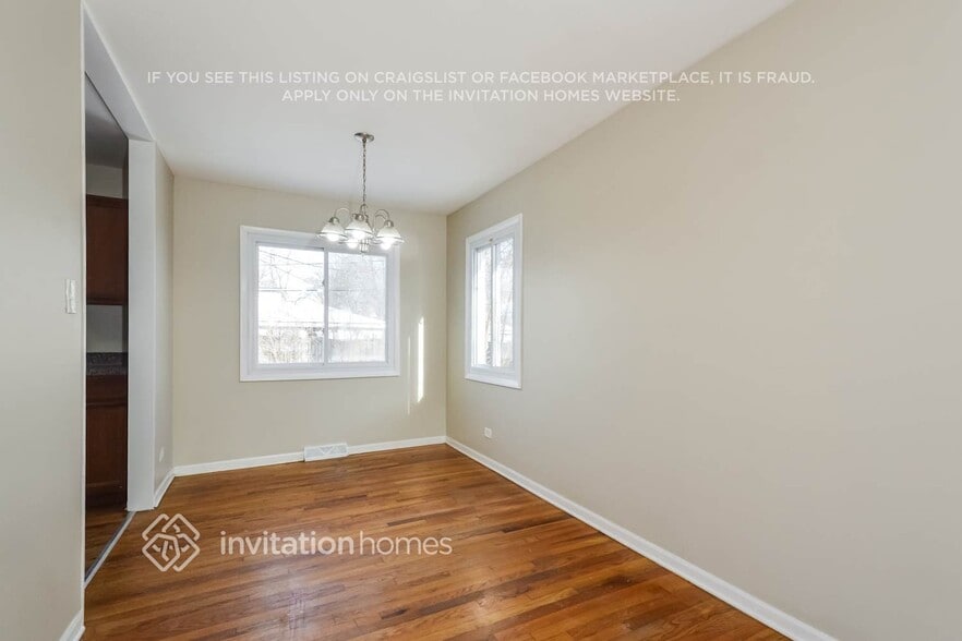 Building Photo - 724 W James St