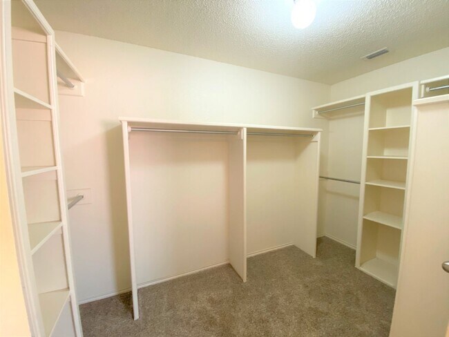 Building Photo - **BEAUTIFUL WESTCHESTER PARK HOME**