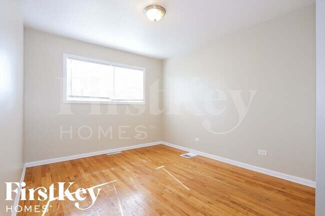 Building Photo - 122 E Lincoln Ave