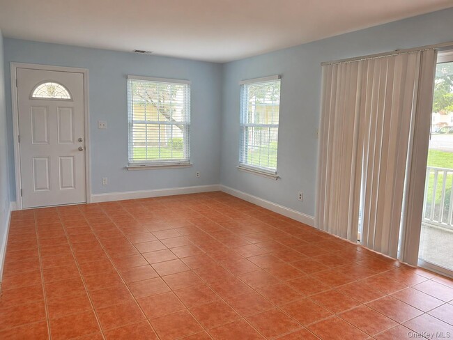 Building Photo - 161 Fairview Cir