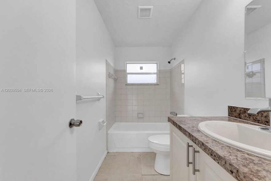 Building Photo - 2610 Riverland Dr