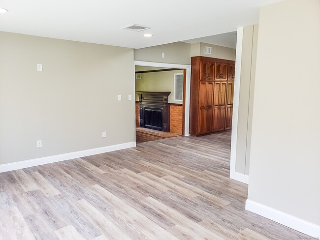 Building Photo - 185 Catering Rd