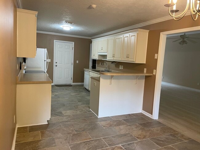 Building Photo - 1247 Carriage Dr