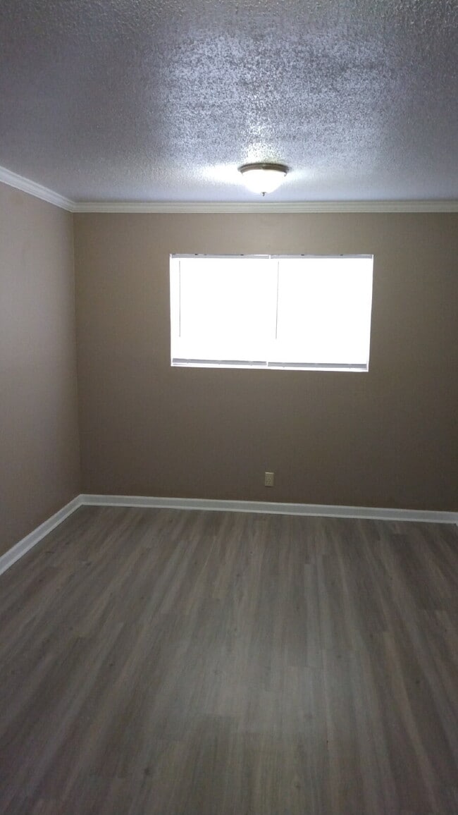 Building Photo - Welcome Home to your 2 Bedroom | 1 Bathroom Apartment Home located at Chateau Royal in Orange, TX!