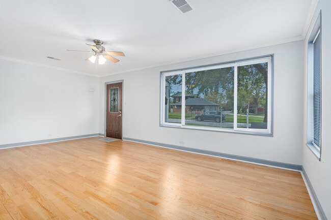 Building Photo - 2055 Magnolia Rd