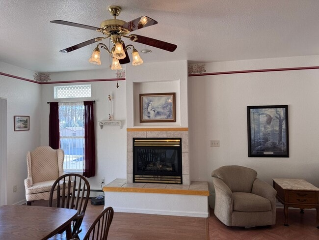 Building Photo - Fully Furnished 3Bed, 2Bath, 2Car Garage in Grand Junction City!!!!