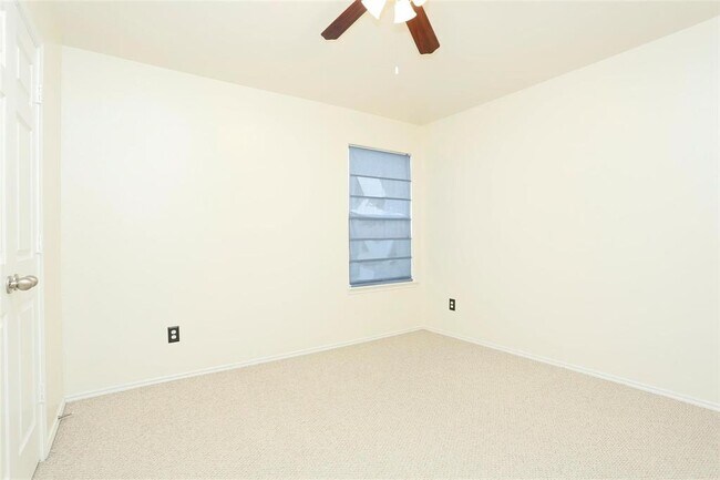 Building Photo - 1939 Wooded Acres Dr
