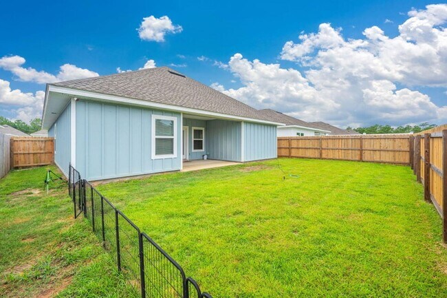 Building Photo - 3 Bedroom plus office/flex space in Crestv...
