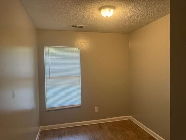 Building Photo - 3241 Cedar Springs Dr