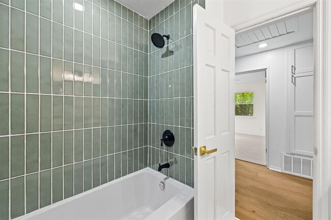 Building Photo - 2737 Clermont Pl