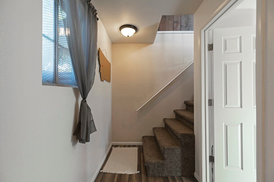 Building Photo - 1847 W Sussex Ave