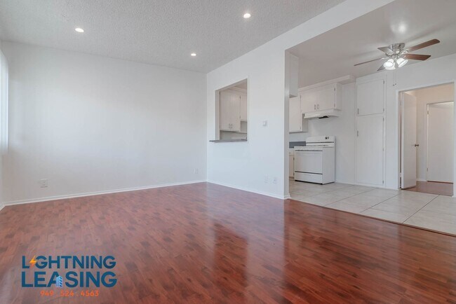 Building Photo - 1321 N Harvard Blvd