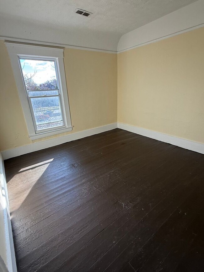 Building Photo - 1519-1525 Clark Ave