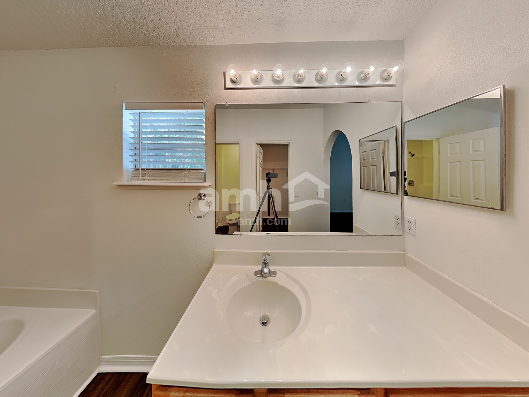 Building Photo - 5549 Shady Pine St S