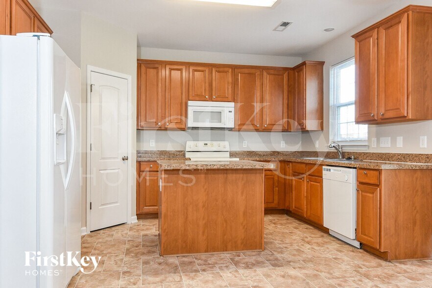 Building Photo - 5293 Crosswinds Rd