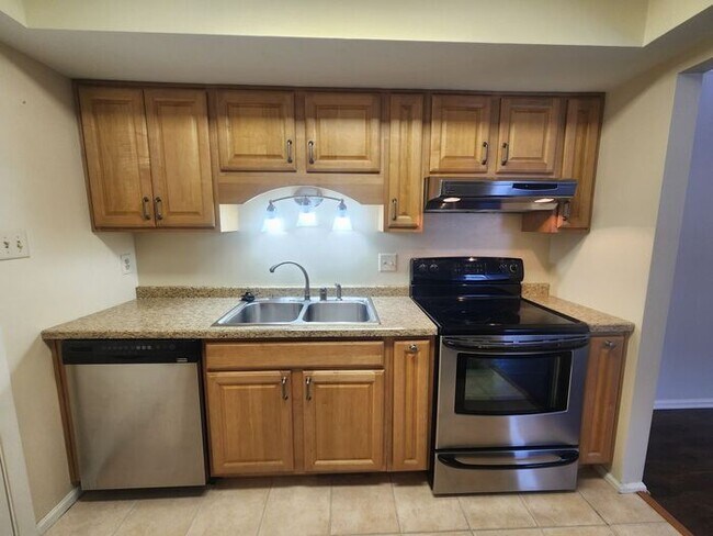 Building Photo - $99 Mother's Day Special - Large 3 Bedroom, 2 Baths and *Pets Welcome!!!