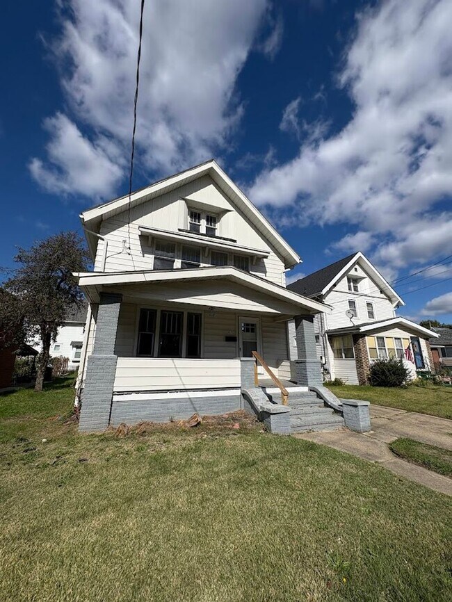 Building Photo - Four bedroom one bathroom home for rent