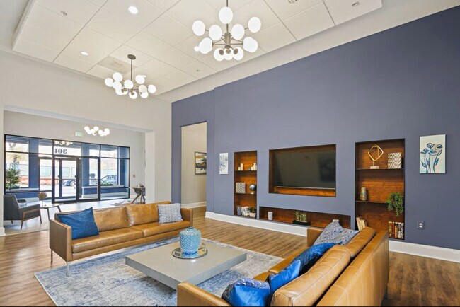 Primary Photo - 301 W Franklin St