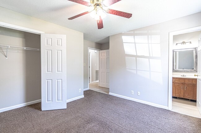 Building Photo - 1811 Harbor Dr