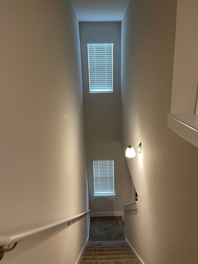 Building Photo - 1630 Iroquois Ct