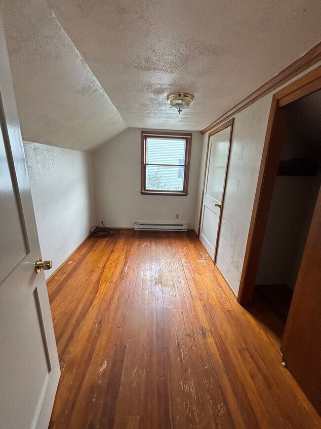 Building Photo - 1109 Lake St