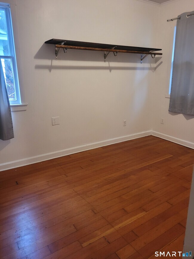 Building Photo - 123 Bridge St