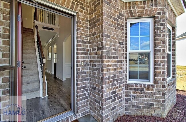 Building Photo - 220 Fairview Dr NE