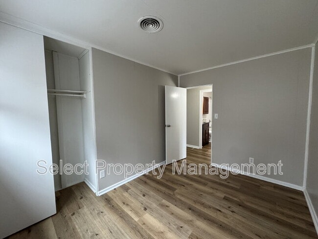 Building Photo - 1909 Jessie Ave