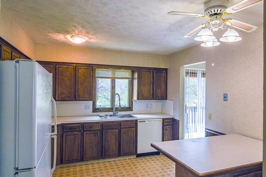 Building Photo - 10205 T Cir