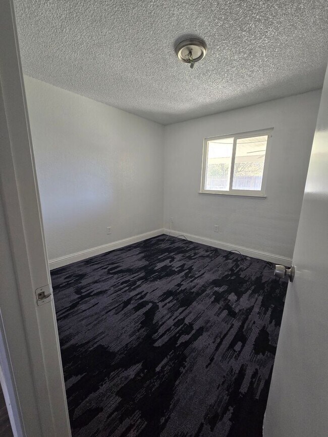 Building Photo - 4 Br 2 Ba available now