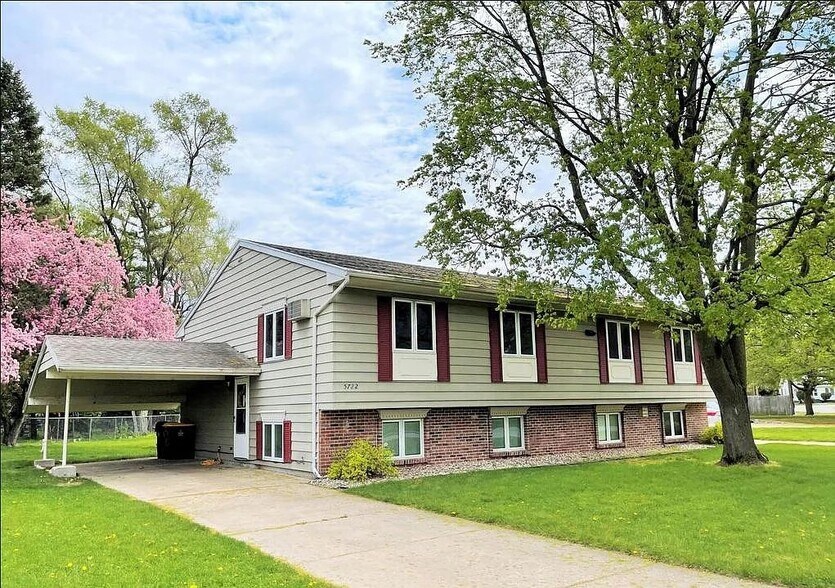 Primary Photo - 5722 Ridgeway Dr