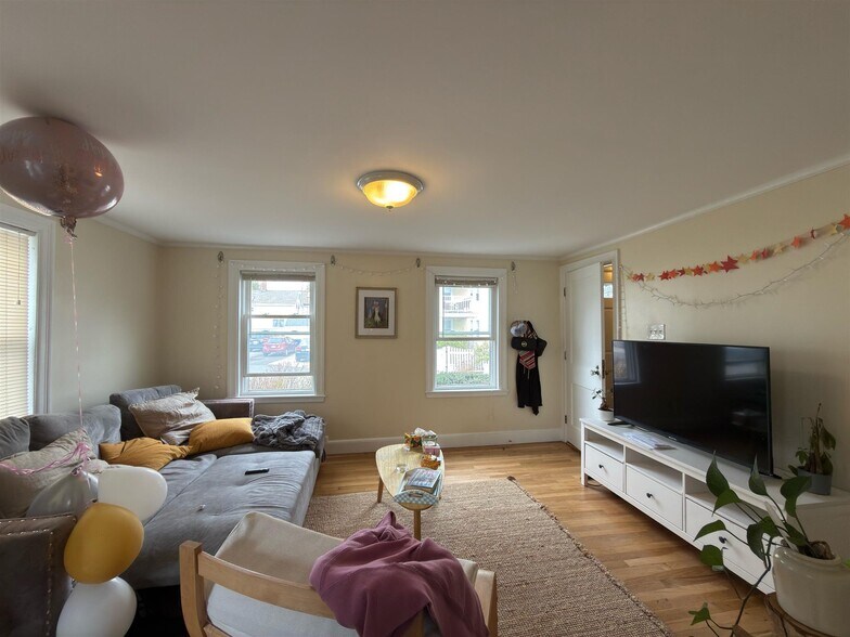 Building Photo - 28 Linden Ave