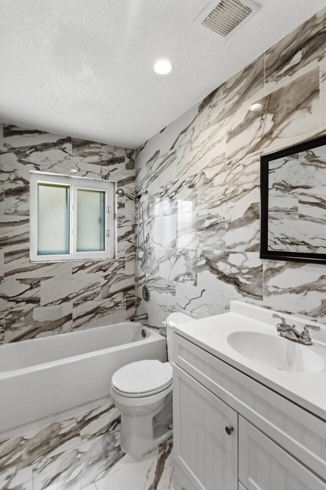 Building Photo - 2748 SW 46th Ct