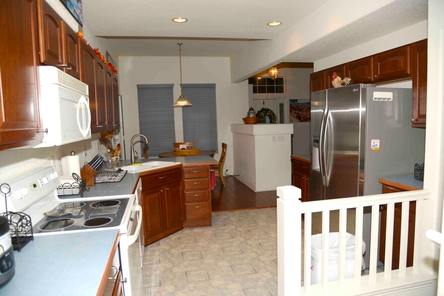 Kitchen - 648 S Yarrow St
