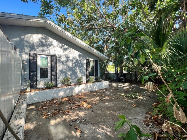Building Photo - 4042 Audubon Dr