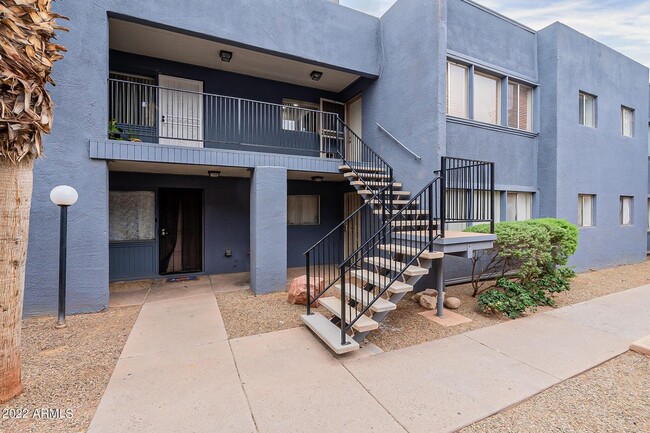 Building Photo - TOTAL REMODELED CONDO IN PHOENIX!