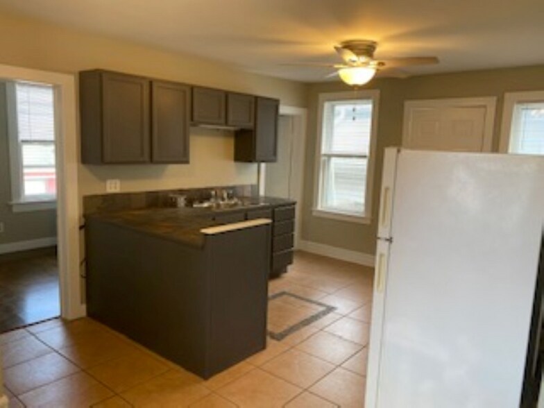 Building Photo - 310 W Scott St