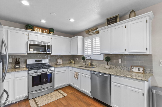 Building Photo - 3017 Tierra Salada Dr
