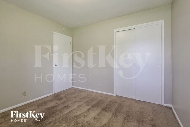 Building Photo - 1002 Hathaway Dr
