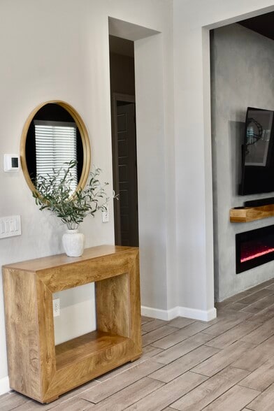 Building Photo - 4864 E Village Dr